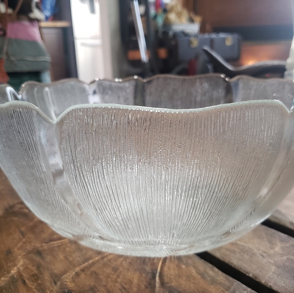 Arcoroc French Crystal Punch Bowl Set w 12 Cups Fleur Pattern Glass - Picture 3 of 6